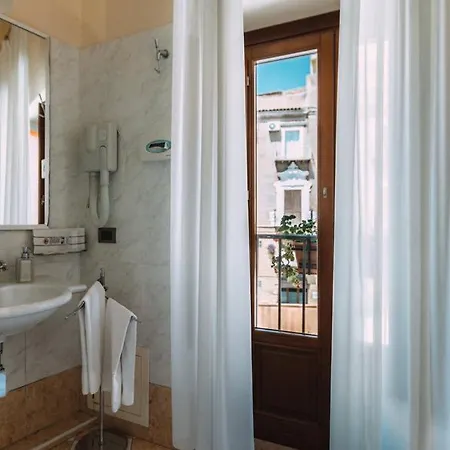 Bed & Breakfast Terrazze Di Montelusa 4*